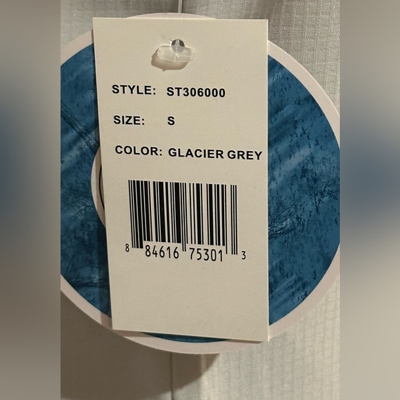 Women's Sleeveless Real Tree fishing top size small. - Picture 6 of 7